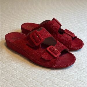 La Plume Italian Leather dress sandals, embossed, deep red, buckles, w36